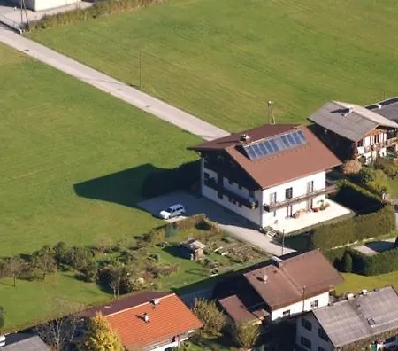 ベッド・アンド・ブレックファスト Bergfried グレーディヒ