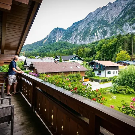 ベッド・アンド・ブレックファスト Bergfried グレーディヒ