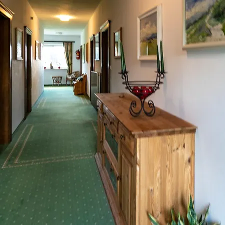 Bergfried Bed & Breakfast Grodig
