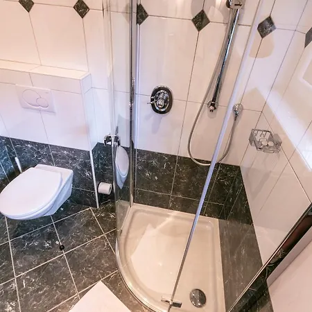 Bergfried ベッド・アンド・ブレックファスト 2*