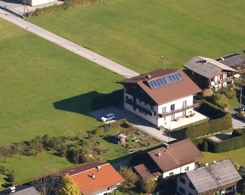 ベッド・アンド・ブレックファスト Bergfried グレーディヒ