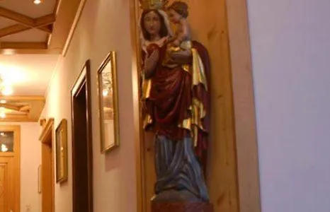 ベッド・アンド・ブレックファスト Bergfried グレーディヒ