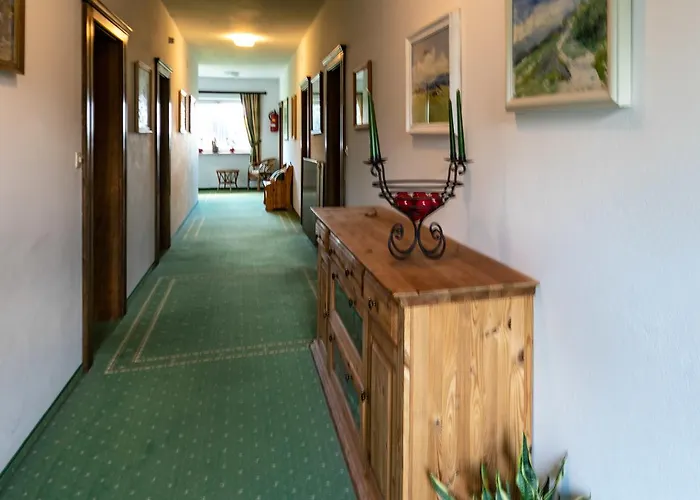 Bergfried ベッド・アンド・ブレックファスト グレーディヒ