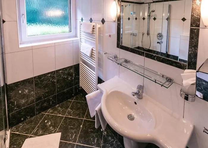 ベッド・アンド・ブレックファスト Bergfried グレーディヒ