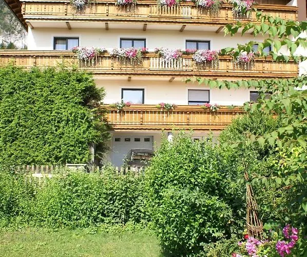 ベッド・アンド・ブレックファスト Bergfried グレーディヒ